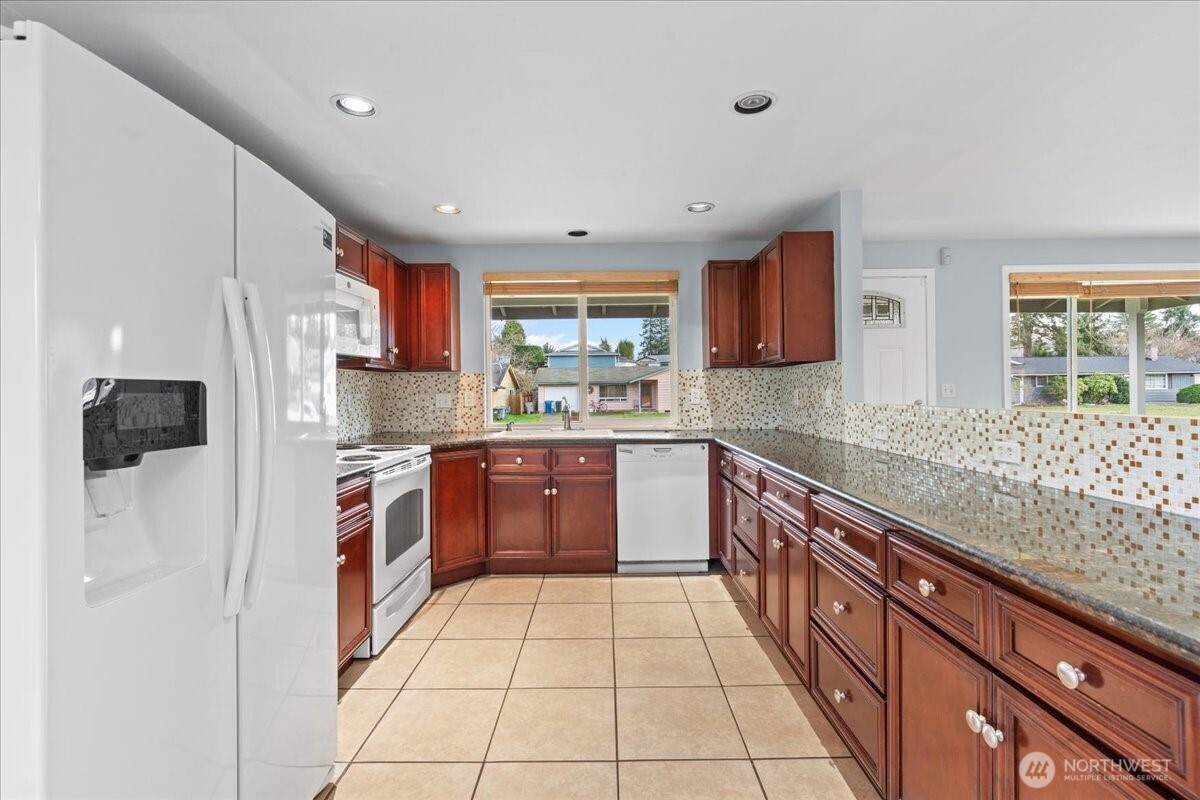16625 126th Avenue Southeast Renton, WA 98058 - Photo 7 of 25 Gallery Image 7
