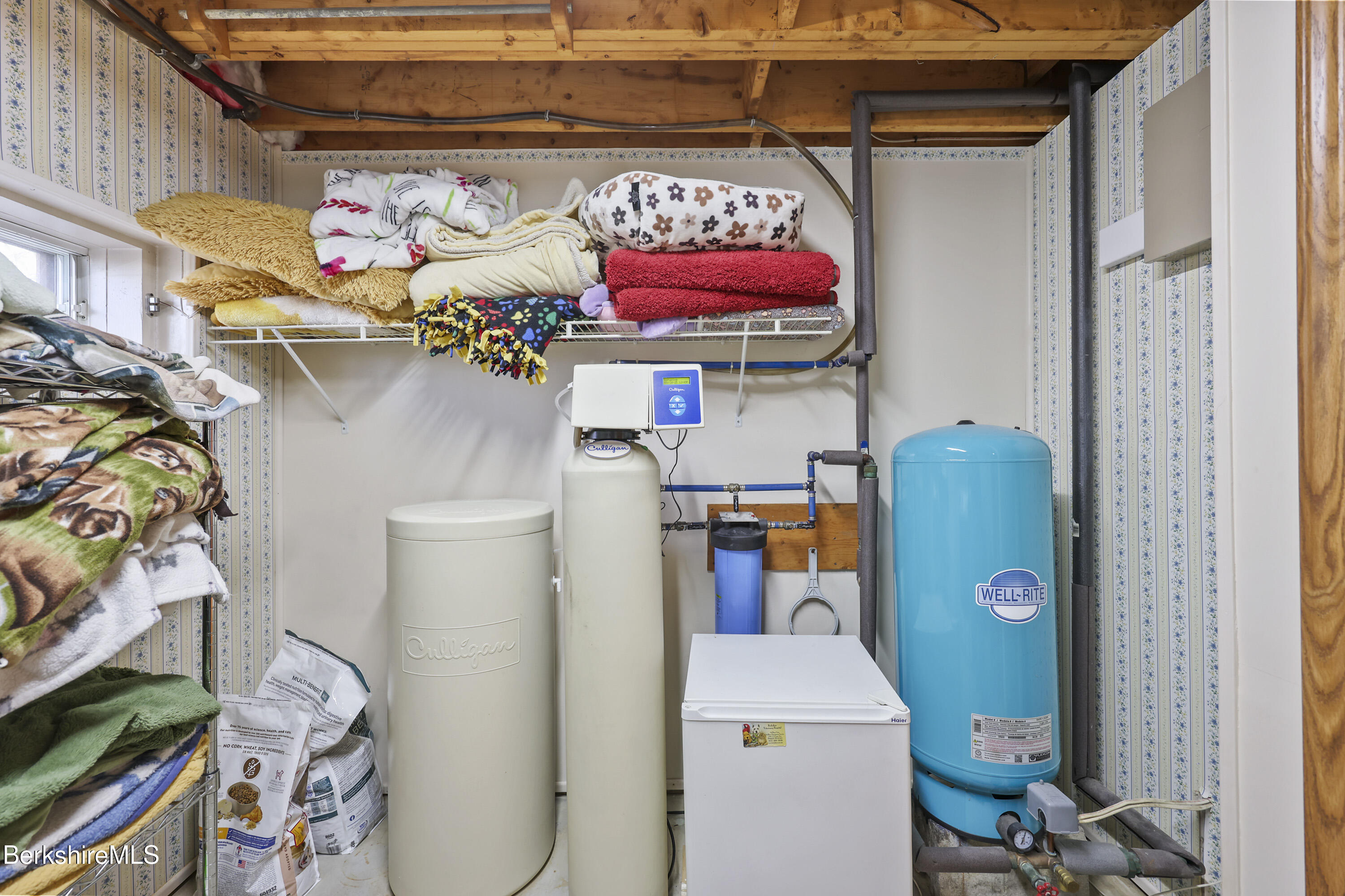 551 Tamarack Road Pittsfield, MA 01201 - Photo 39 of 51 a utility room with dryer and washer