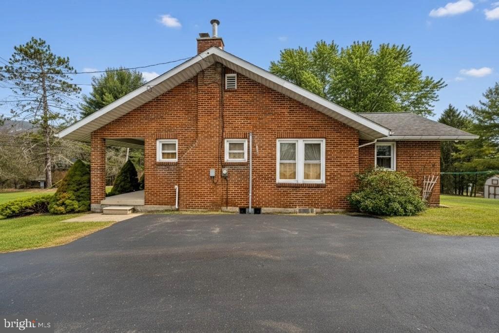 313 West Liberty Street Oakland, MD 21550 - Photo 5 of 59 a view of a house with backyard and garden