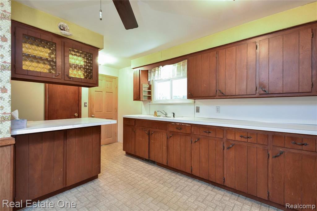 2555 South Livernois Road Rochester Hills, MI 48307 - Photo 4 of 17