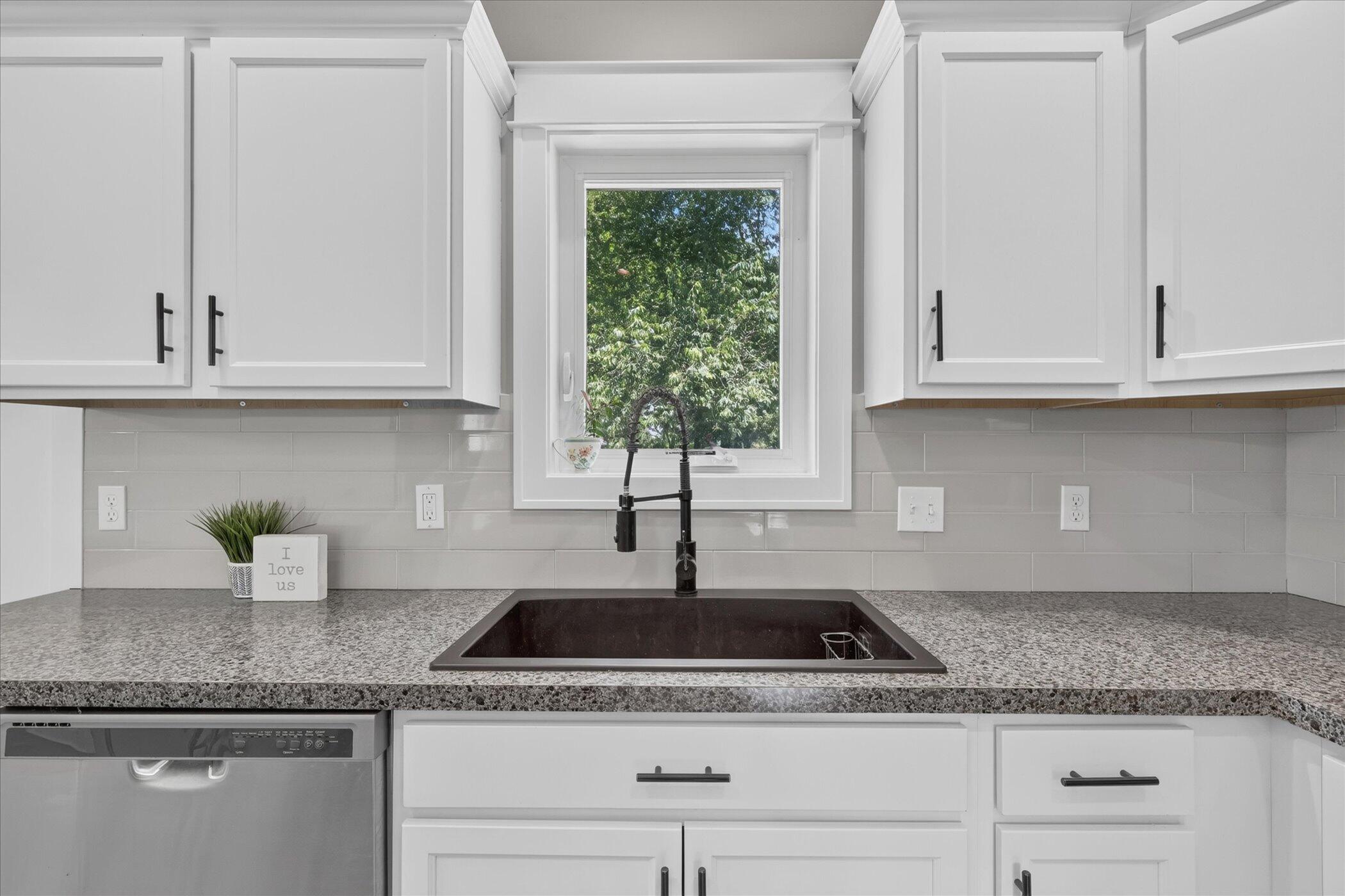 2747 4 Mile Road Northwest Grand Rapids, MI 49544 - Photo 16 of 48 Kitchen
