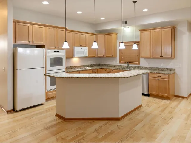 $325,000 | 9630 Independence Circle, Unit 204, Chanhassen, MN 55317