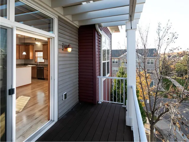 $325,000 | 9630 Independence Circle, Unit 204, Chanhassen, MN 55317