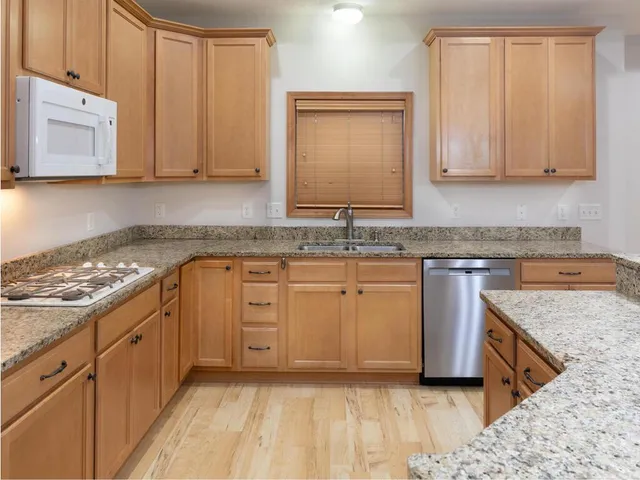 $325,000 | 9630 Independence Circle, Unit 204, Chanhassen, MN 55317