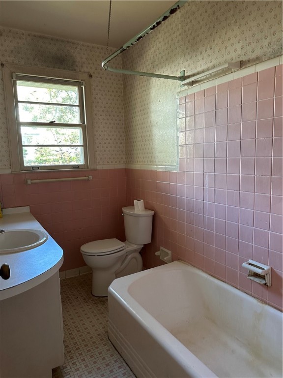 616 Neptune Way St. Simons Island, GA 31522 - Photo 12 of 13 Bathroom 2