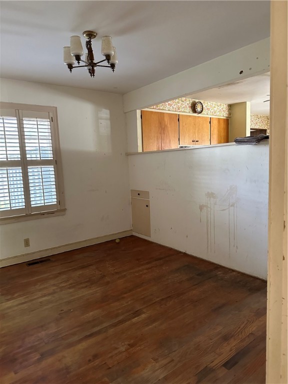 616 Neptune Way St. Simons Island, GA 31522 - Photo 4 of 13 Dining Room