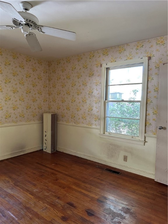 616 Neptune Way St. Simons Island, GA 31522 - Photo 8 of 13 Master Bedroom