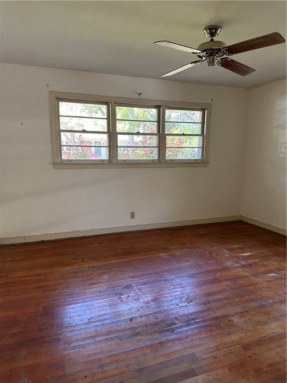 616 Neptune Way St. Simons Island, GA 31522 - Photo 10 of 13 Large Front Bedroom
