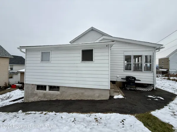 $199,999 | 115 West High Street, Taylor, PA 18517