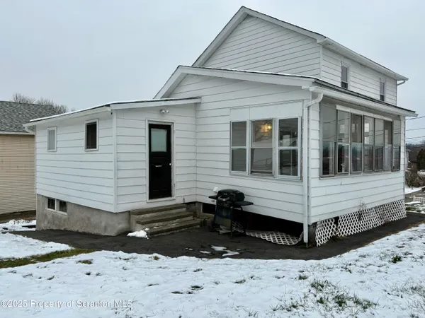 $199,999 | 115 West High Street, Taylor, PA 18517