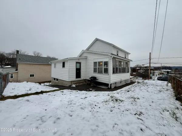 $199,999 | 115 West High Street, Taylor, PA 18517