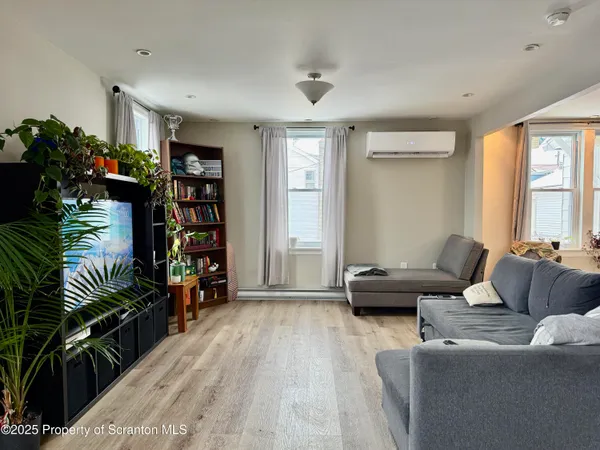 $199,999 | 115 West High Street, Taylor, PA 18517