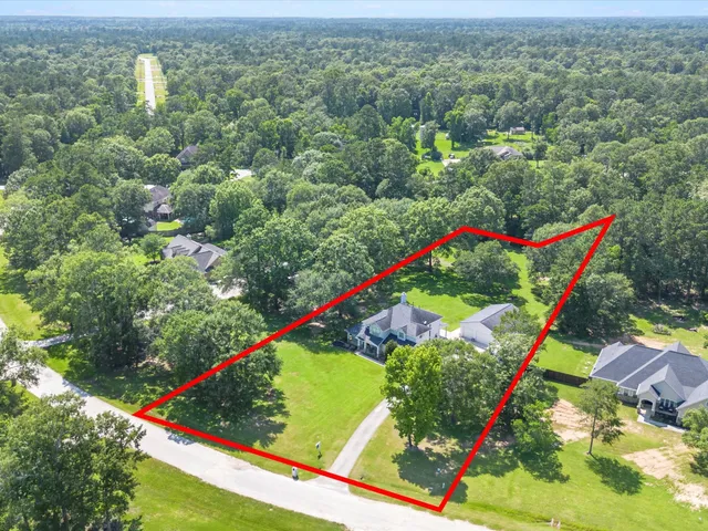 a view of a tennis court