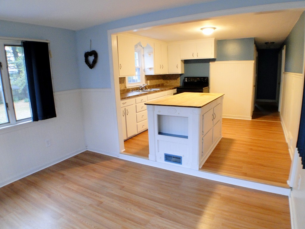 60 Aldrew Terrace Springfield, MA 01119 - Photo 5 of 30