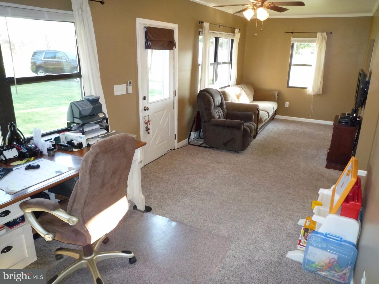 656 Paddock Road Townsend, DE 19734 - Photo 2 of 25 Living Room