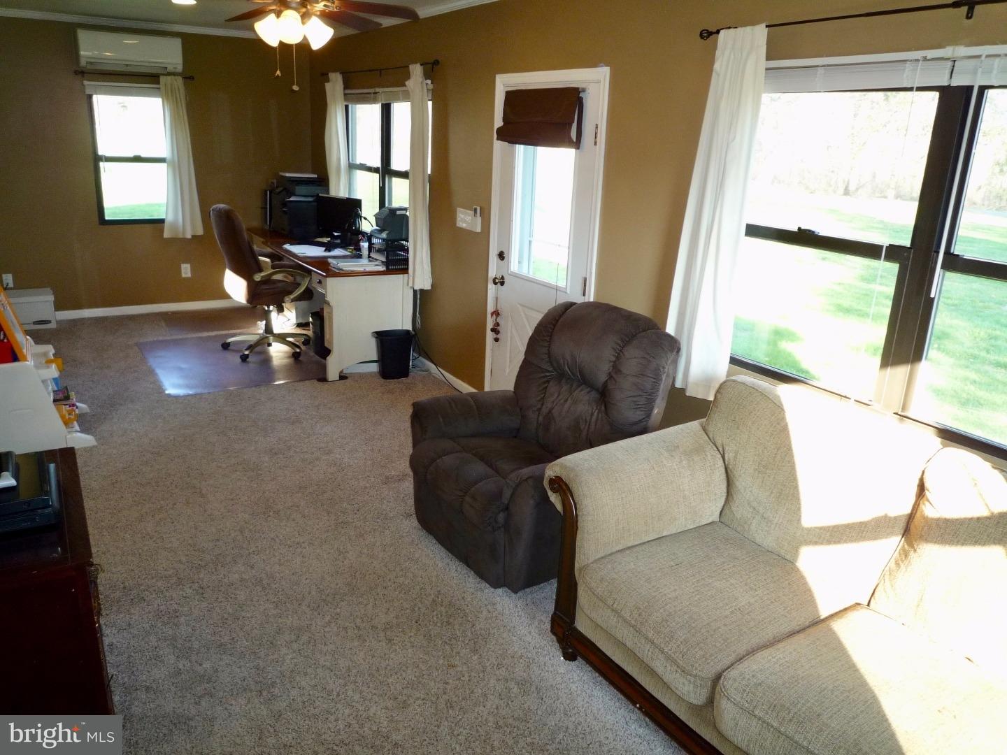 656 Paddock Road Townsend, DE 19734 - Photo 3 of 25 Living Room