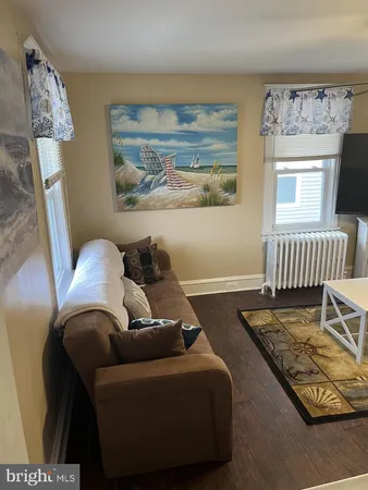 $1,300 | 106 North Rosborough Avenue, Unit 3, Ventnor City, NJ 08406