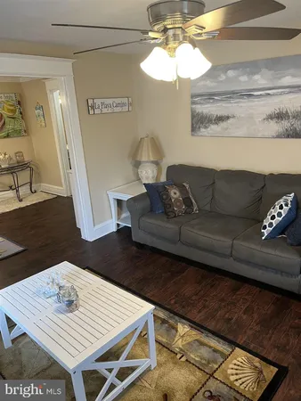 $1,300 | 106 North Rosborough Avenue, Unit 3, Ventnor City, NJ 08406