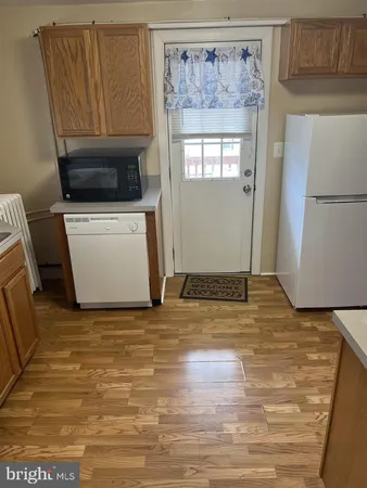 $1,300 | 106 North Rosborough Avenue, Unit 3, Ventnor City, NJ 08406