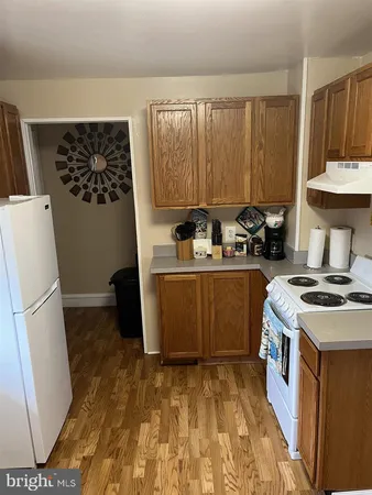 $1,300 | 106 North Rosborough Avenue, Unit 3, Ventnor City, NJ 08406