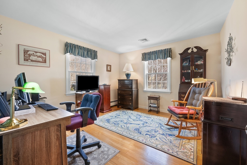 21 McGregory Road Sturbridge, MA 01566 - Photo 23 of 40