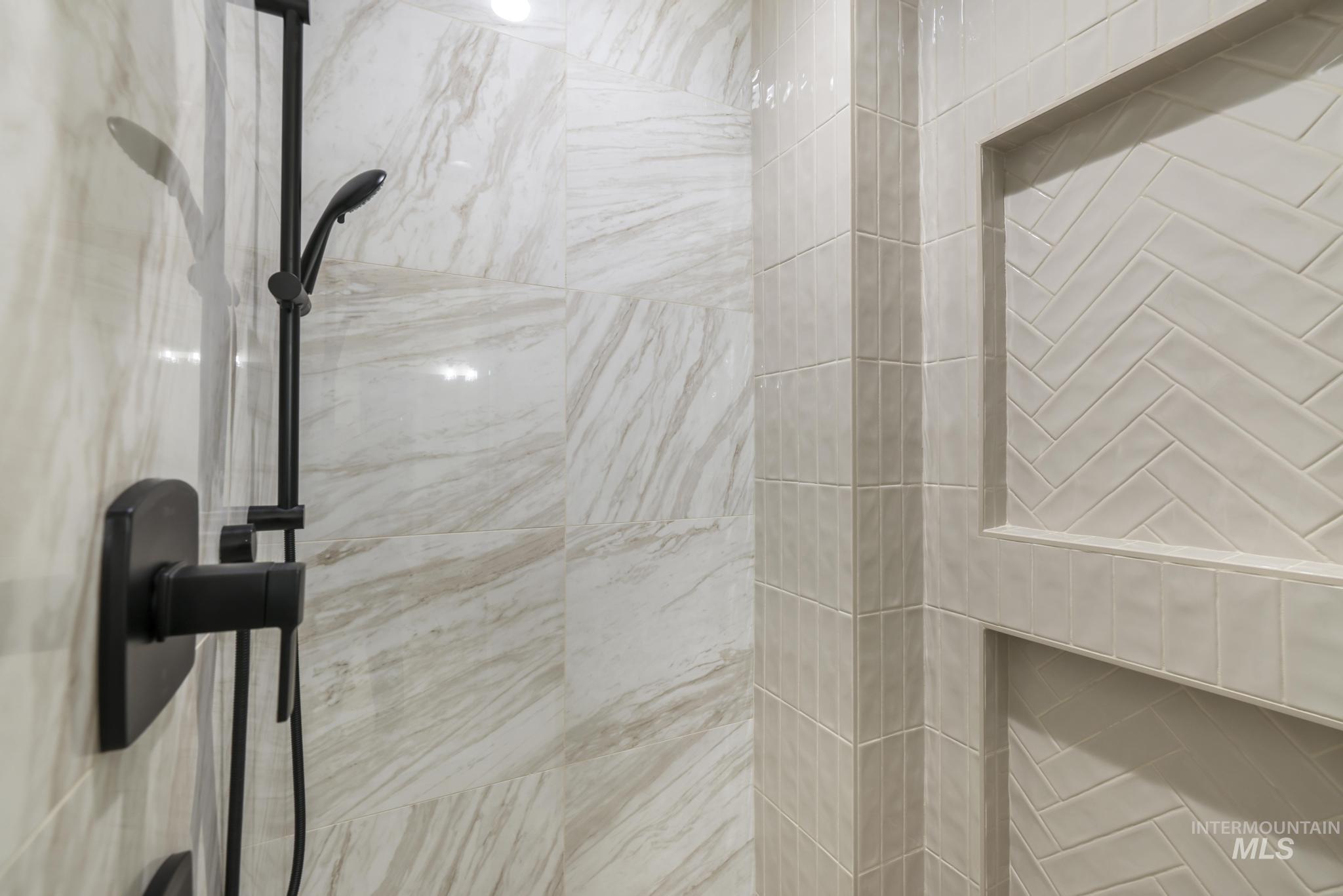 542 Falling Leaf Lane Twin Falls, ID 83301 - Photo 24 of 38 Bathroom view of tiled shower