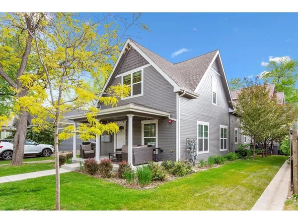 a view of a yard in front of house