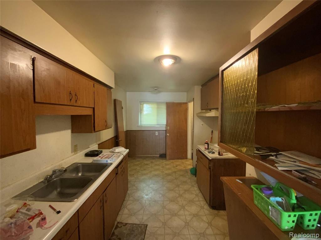 18827 Moross Road Detroit, MI 48224 - Photo 8 of 19