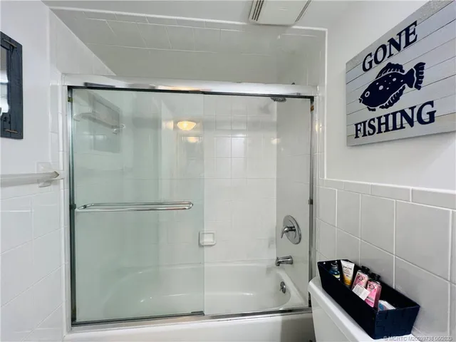 $2,700 | 9490 South Ocean Drive, Unit 213, Jensen Beach, FL 34957