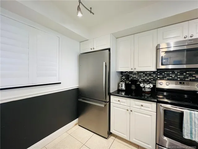 $2,700 | 9490 South Ocean Drive, Unit 213, Jensen Beach, FL 34957