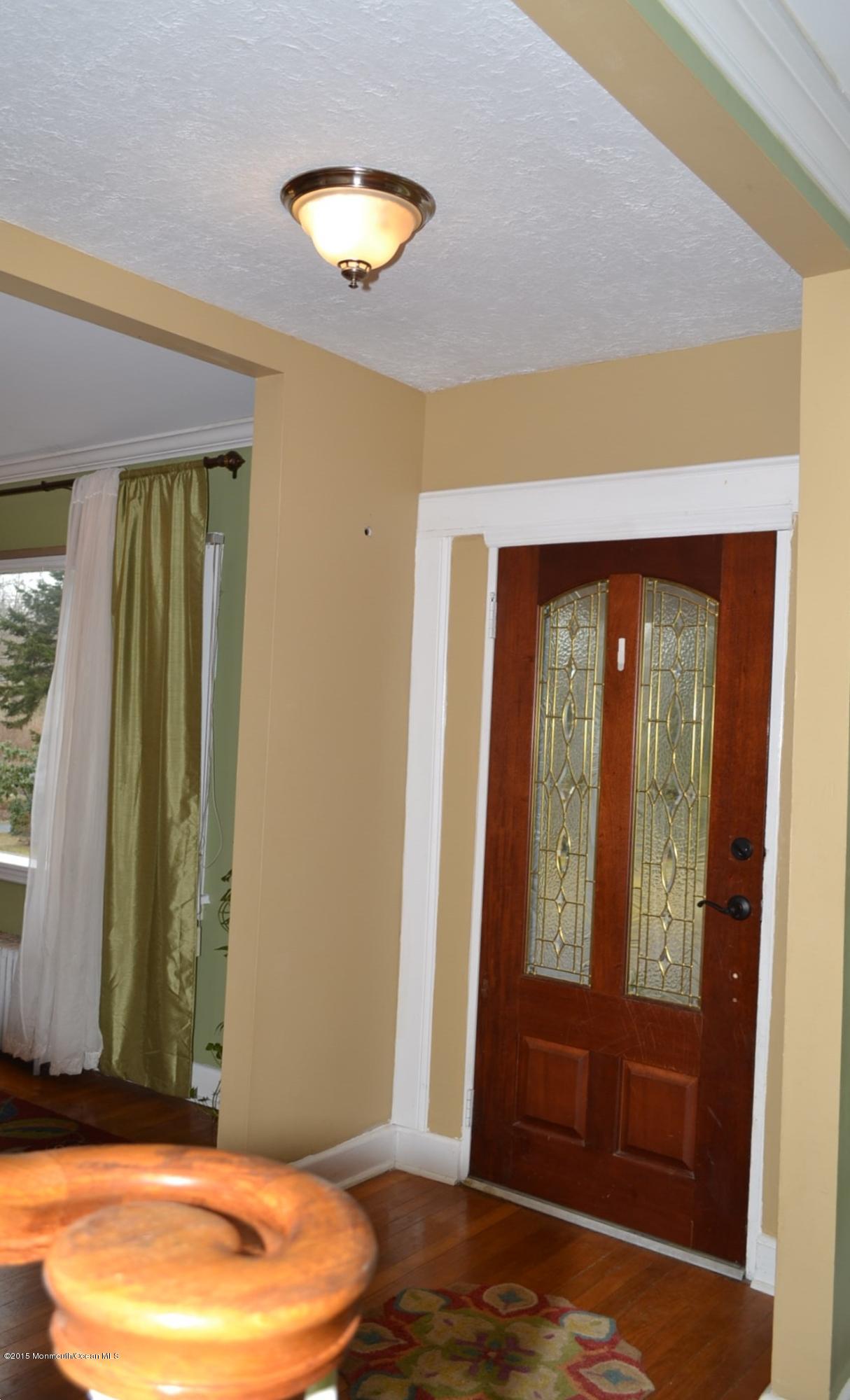 788 Nutswamp Road Middletown, NJ 07701 - Photo 4 of 23 FOYER