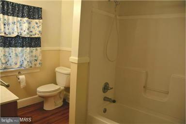 1004 Linwood Road Hagerstown, MD 21740 - Photo 14 of 17 Bath