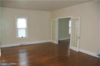 1004 Linwood Road Hagerstown, MD 21740 - Photo 9 of 17 Living Room