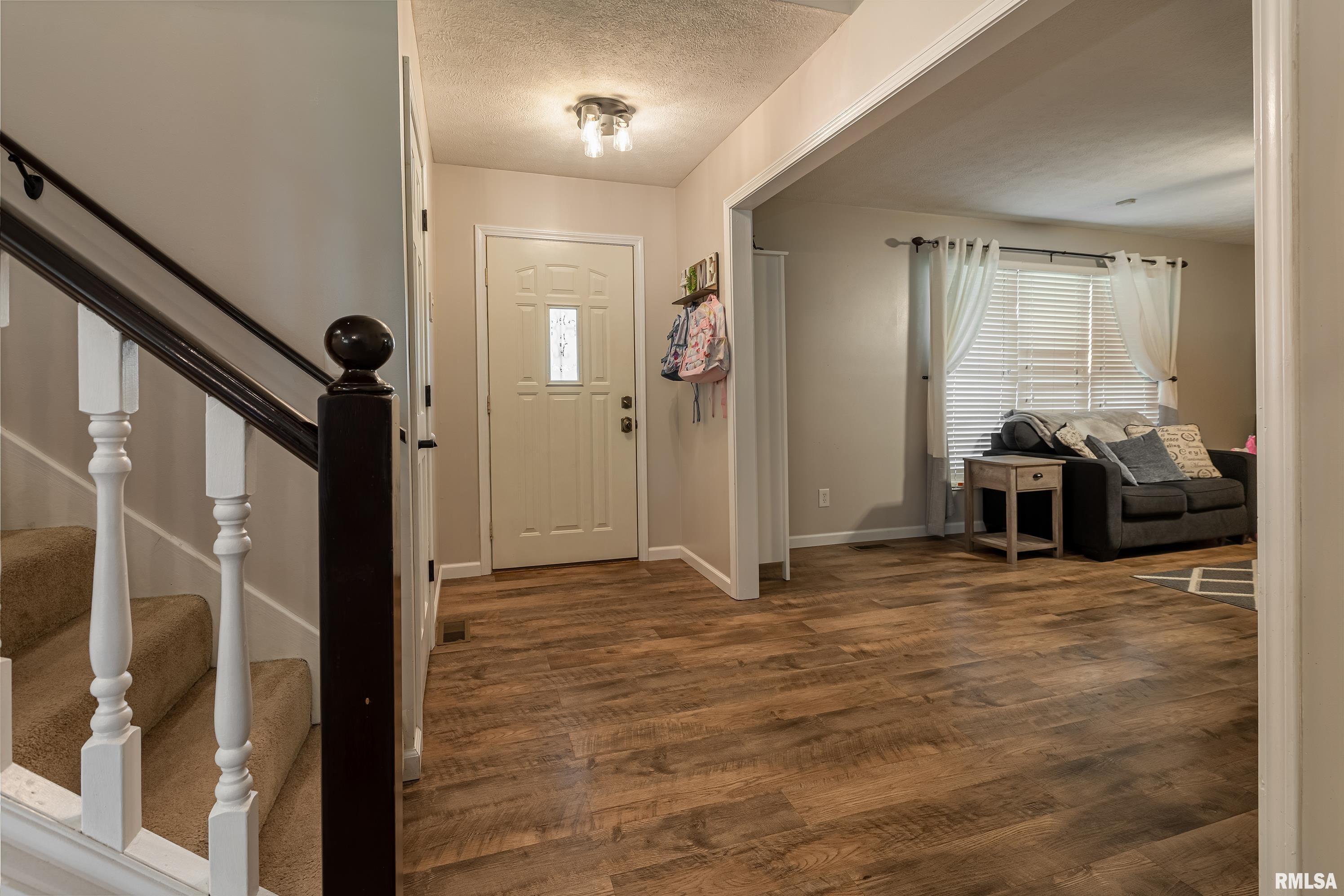 1707 Quail Run Marion, IL 62959 - Photo 5 of 41