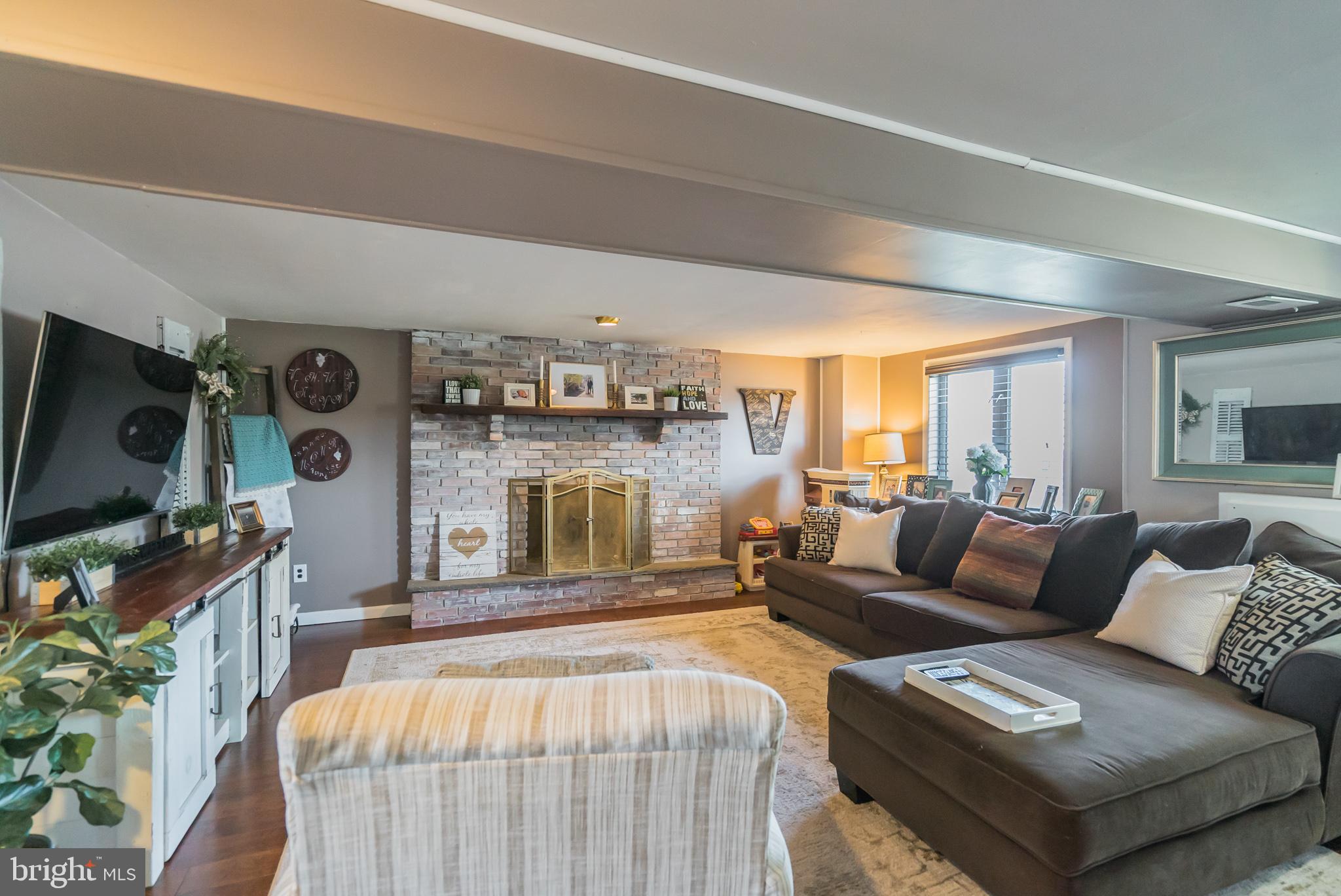 994 Catalpa Road Warminster, PA 18974 - Photo 15 of 30 Whitewashed brick fireplace