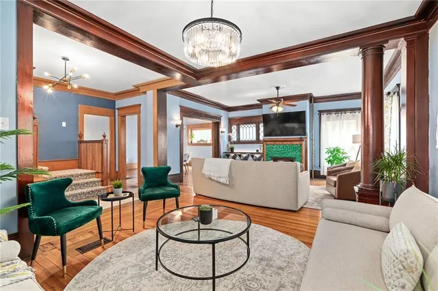 $700,000 | 4033 Warwick Boulevard, Kansas City, MO 64111