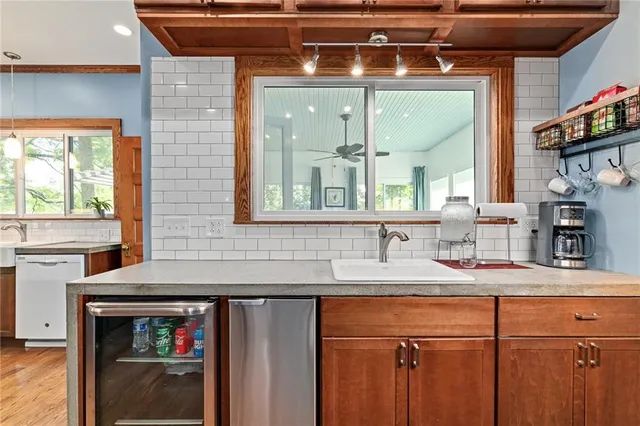 $700,000 | 4033 Warwick Boulevard, Kansas City, MO 64111