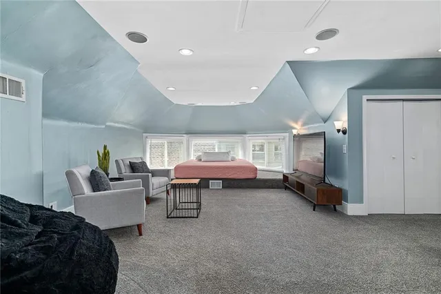 $700,000 | 4033 Warwick Boulevard, Kansas City, MO 64111