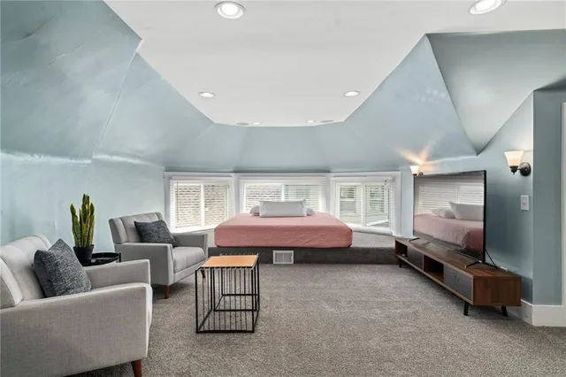 $700,000 | 4033 Warwick Boulevard, Kansas City, MO 64111