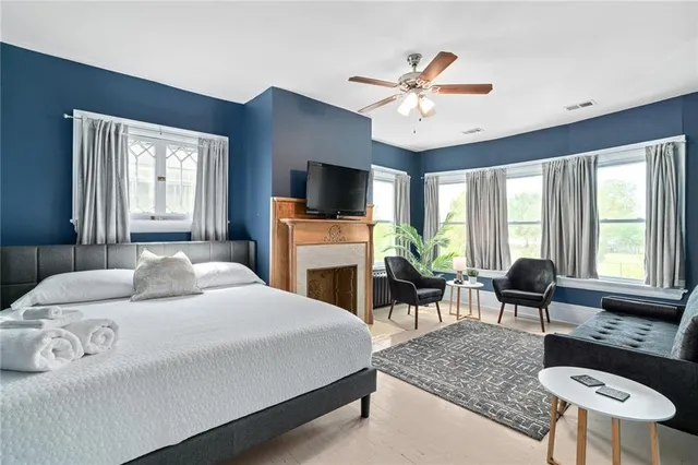 $700,000 | 4033 Warwick Boulevard, Kansas City, MO 64111