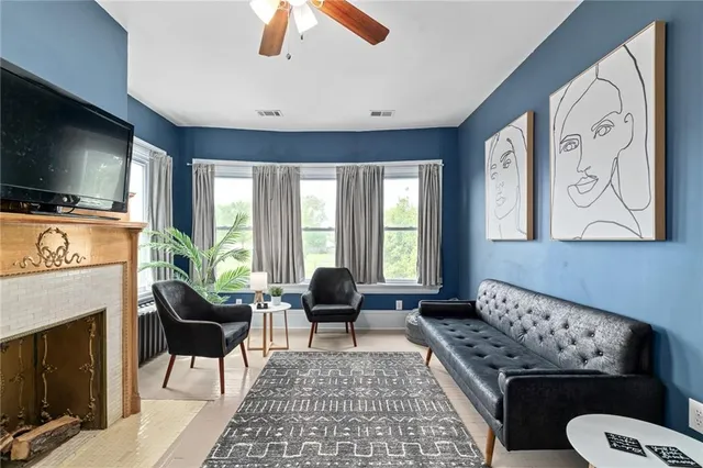 $700,000 | 4033 Warwick Boulevard, Kansas City, MO 64111