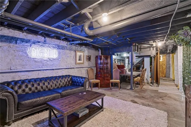 $700,000 | 4033 Warwick Boulevard, Kansas City, MO 64111