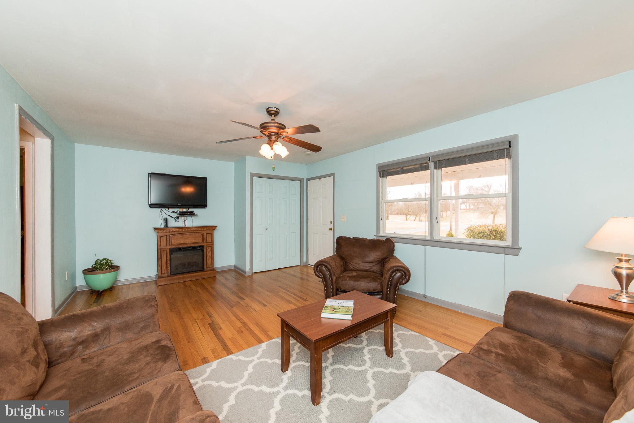 544 Frist Road Colora, MD 21917 - Photo 4 of 30 Living Room