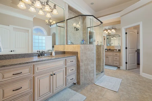 a en suite bathroom with a double vanity sink and a mirror