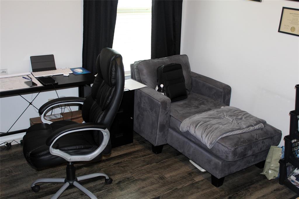 515 Cottage Row Mabank, TX 75147 - Photo 11 of 16 a bedroom with a bed and a desk