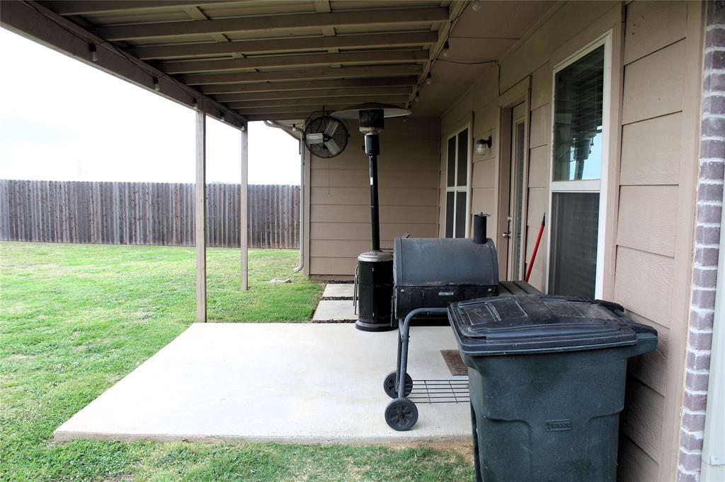 515 Cottage Row Mabank, TX 75147 - Photo 14 of 16 a view of backyard with barbeque grill and a tub