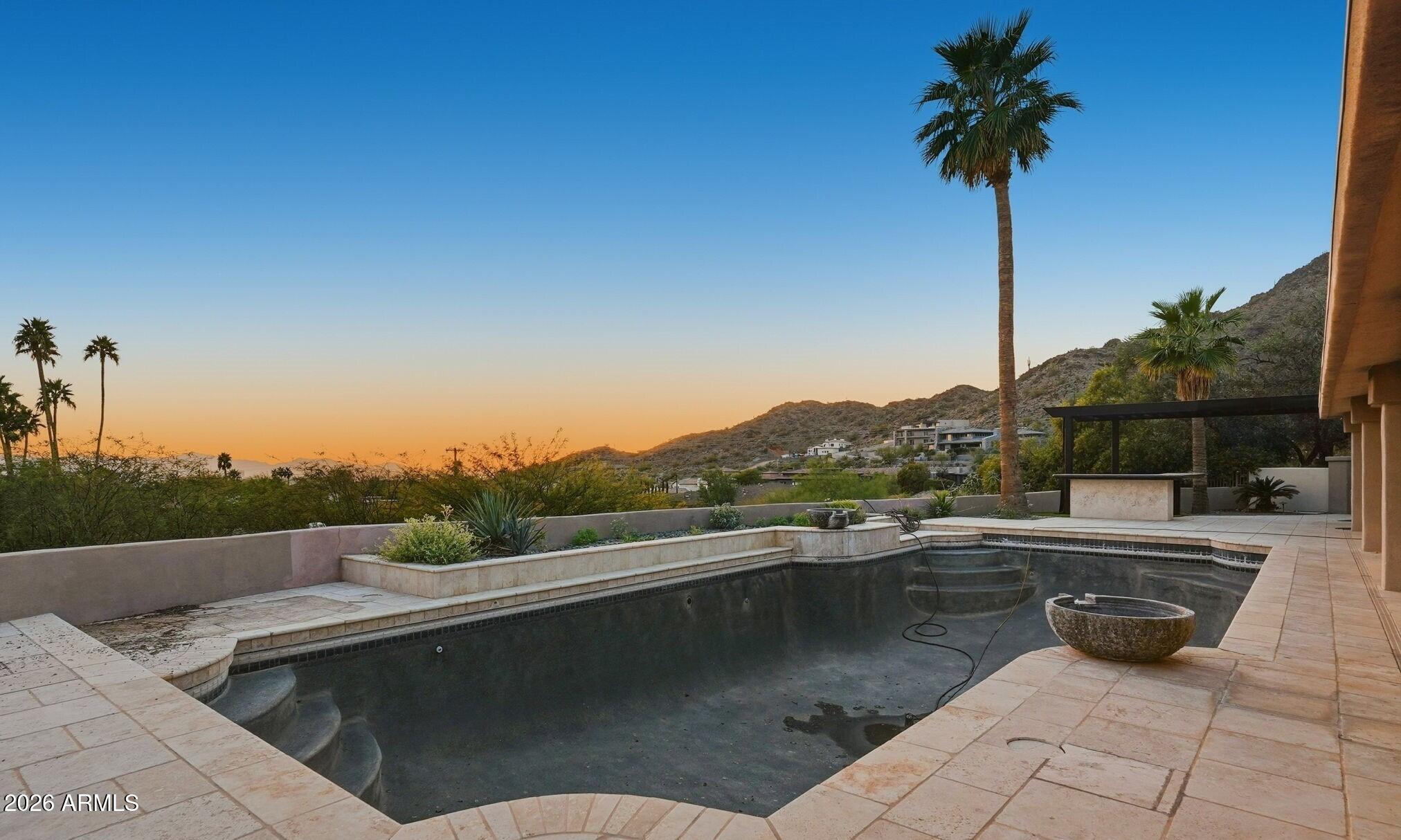 4021 East Lamar Road, Unit 27 Paradise Valley, AZ 85253 - Photo 10 of 10 010_Twilight Back Views