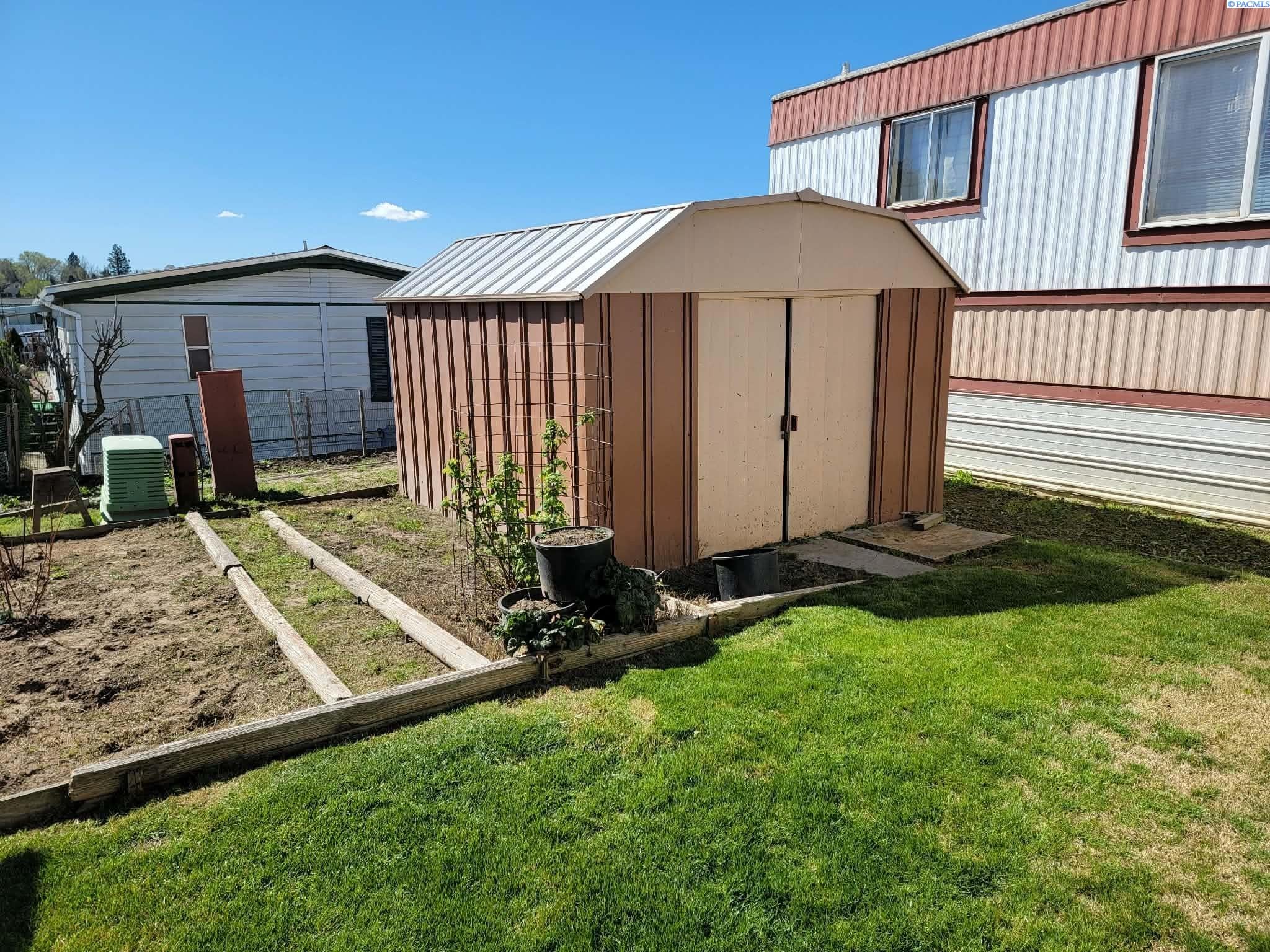 1100 South Euclid Road, Unit 4 Grandview, WA 98930 - Photo 25 of 26 Gallery Image 25