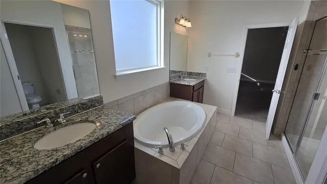 $450,000 | 5919 Esker Falls Lane, Lithia, FL 33547