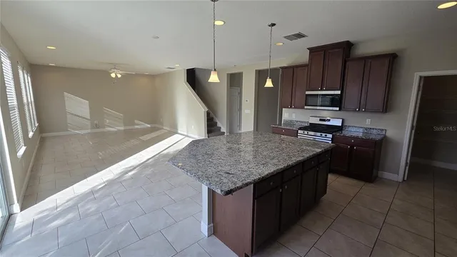 $450,000 | 5919 Esker Falls Lane, Lithia, FL 33547